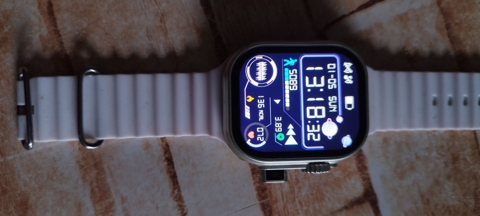 Smartwatch T83 Pro zl karta SIM 4G , bluetooth