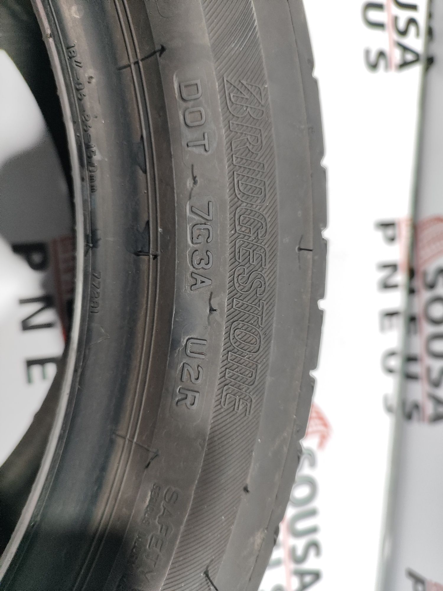 2 pneus semi novos 255-40R18 Bridgestone 99Y  - Oferta dos Portes  dos