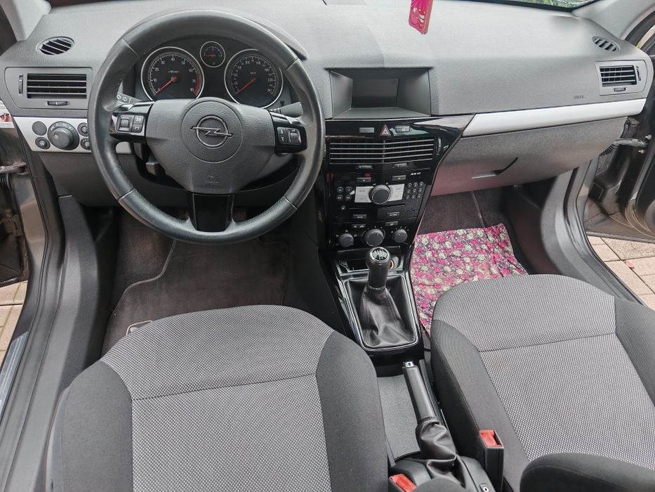 Opel astra 2010 не фарбована