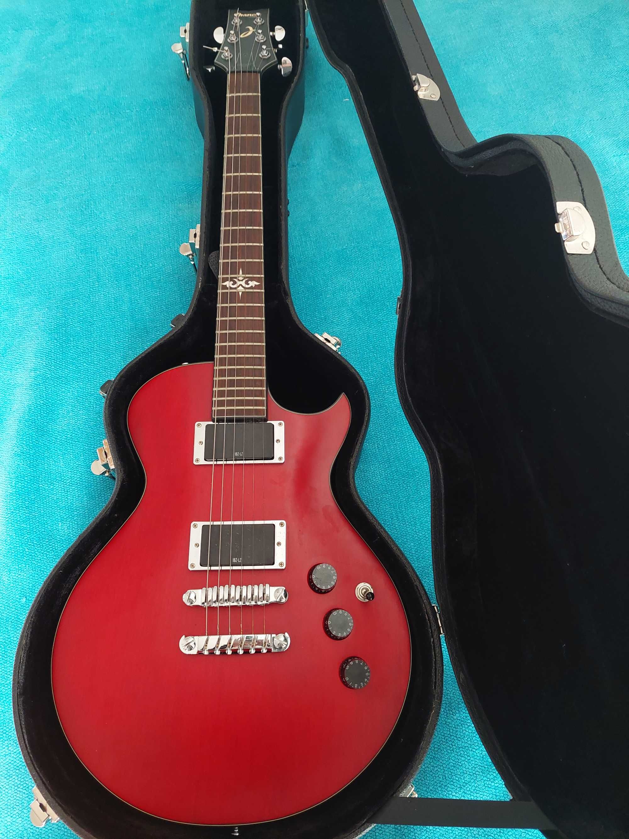 Guitarra Ibanez ART120 espetacular + Case CNB impecavel