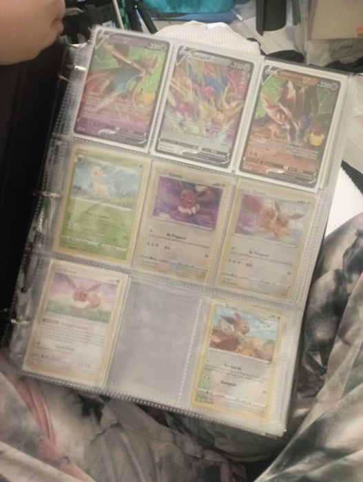 Koszule na karty typu pokemon