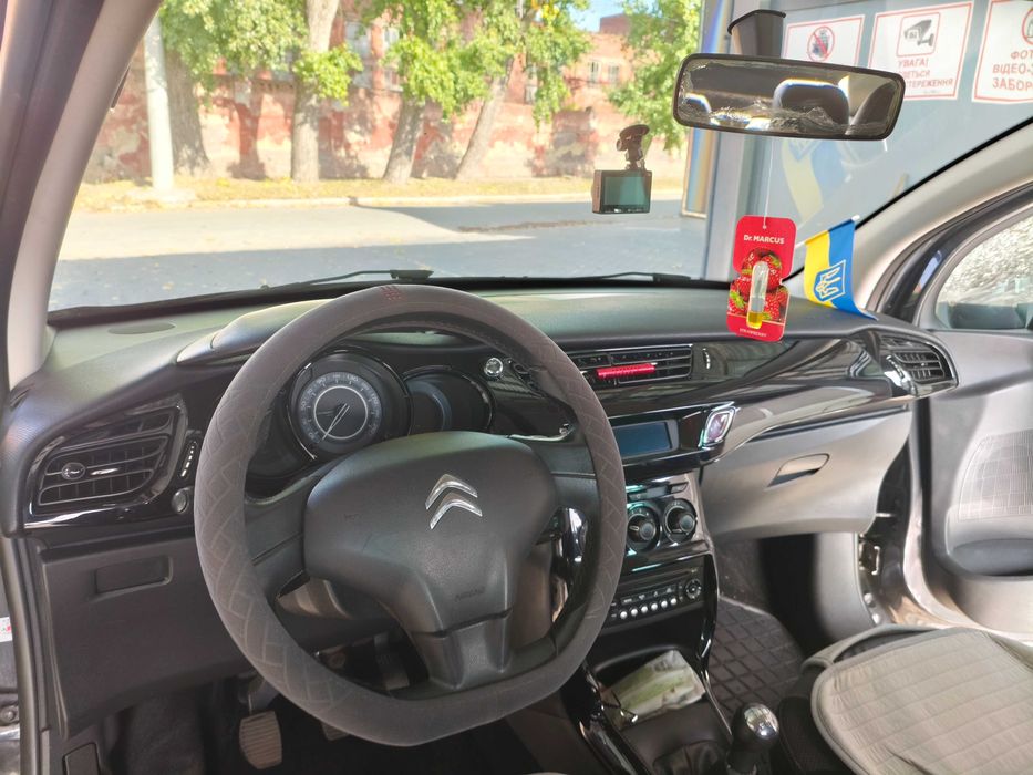 Продається Citroën C3, 2011 рік, чорний колір, надійний та економний.