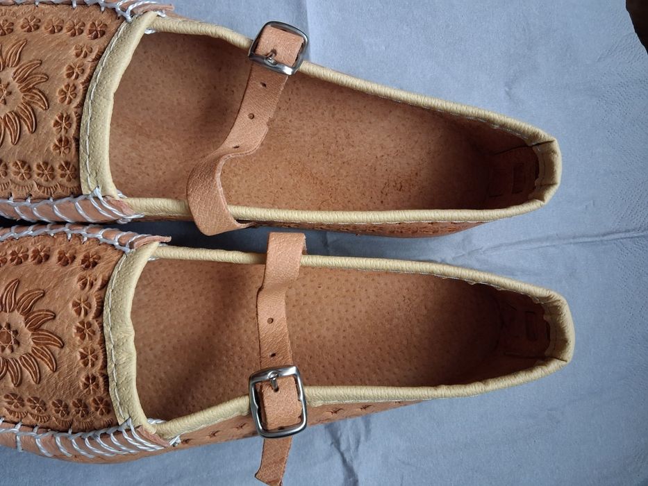 Buty kierpce góralskie skórzane dziewczęce nowe
