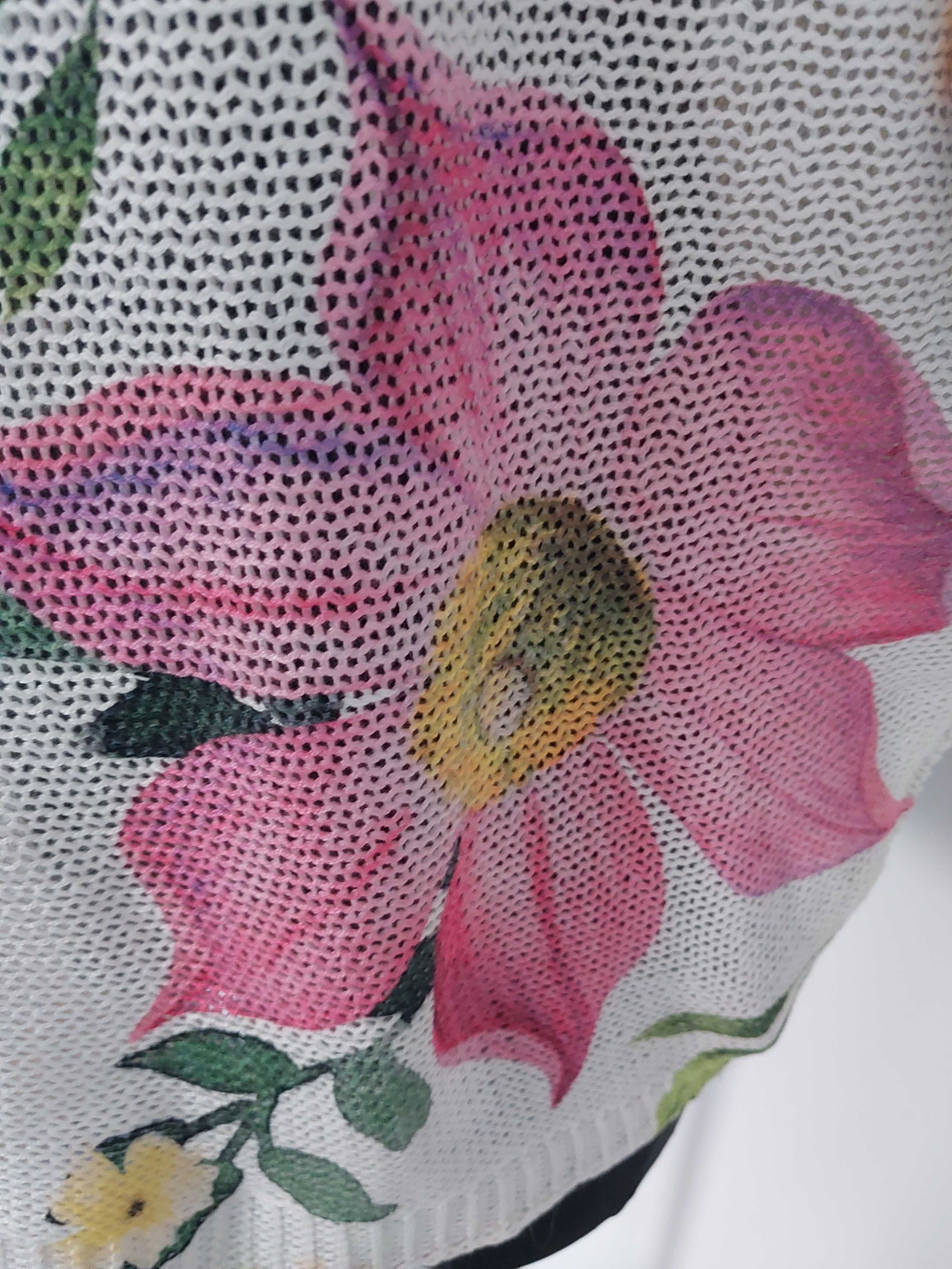 Śliczny ażurowy sweterek w kwiaty pachy 78cm