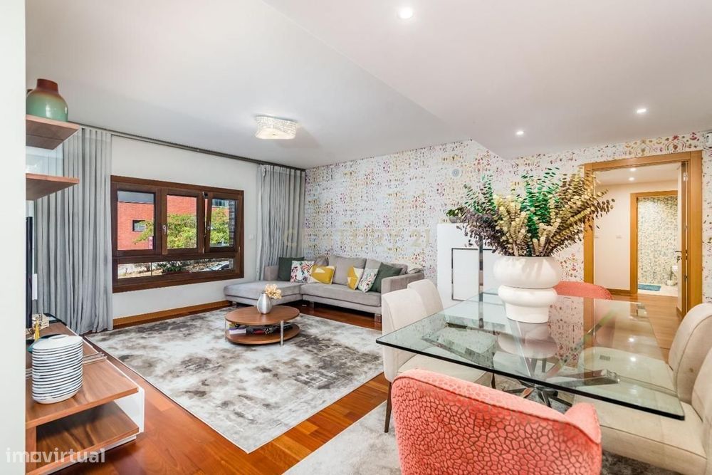 Apartamento T3 para arrendamento nas Colinas do Cruzeiro com Garagem