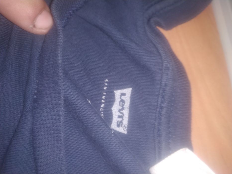 Футболка Levi's.