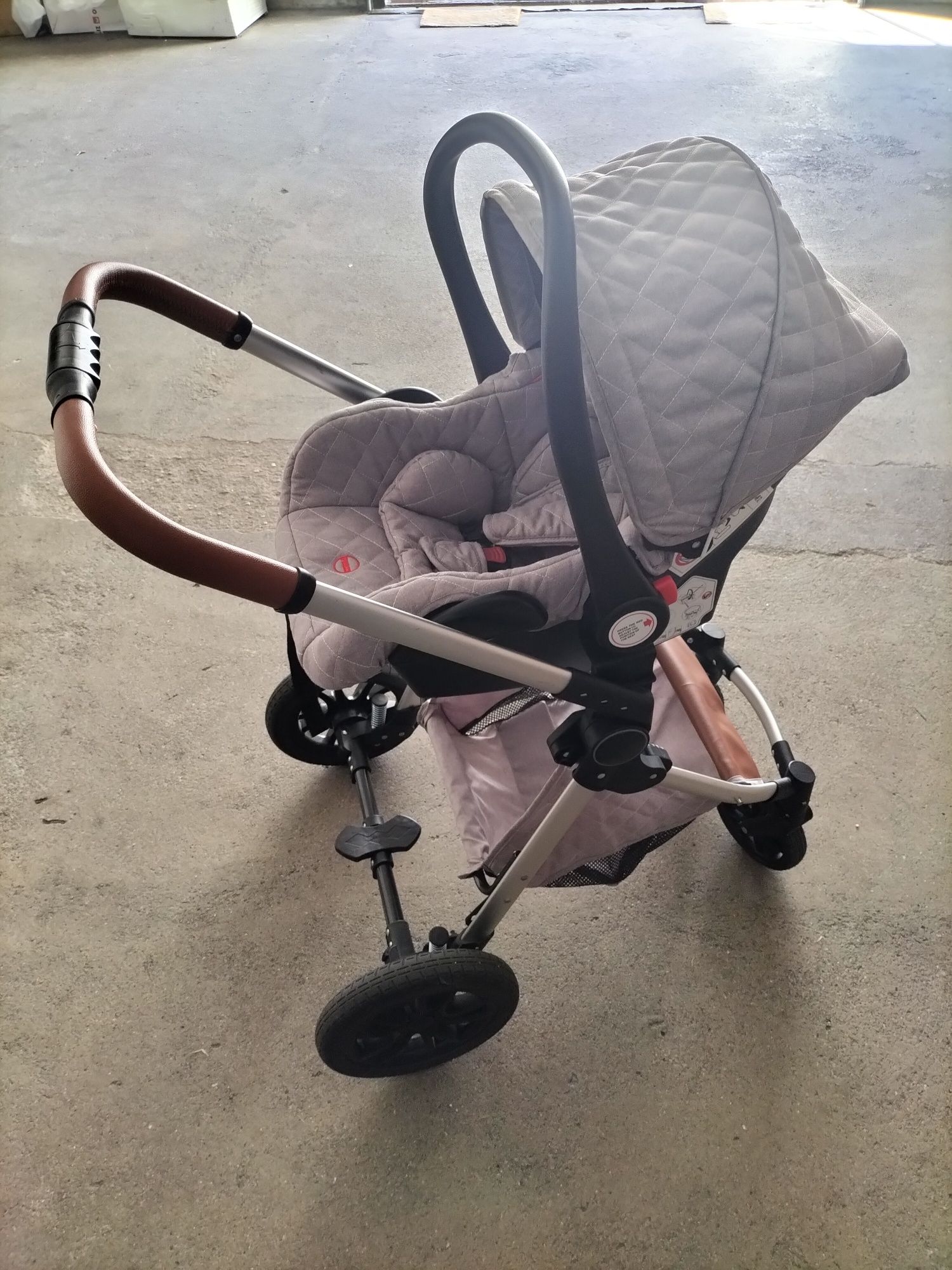 Carrinho de bebê como Novo com muito pouco uso