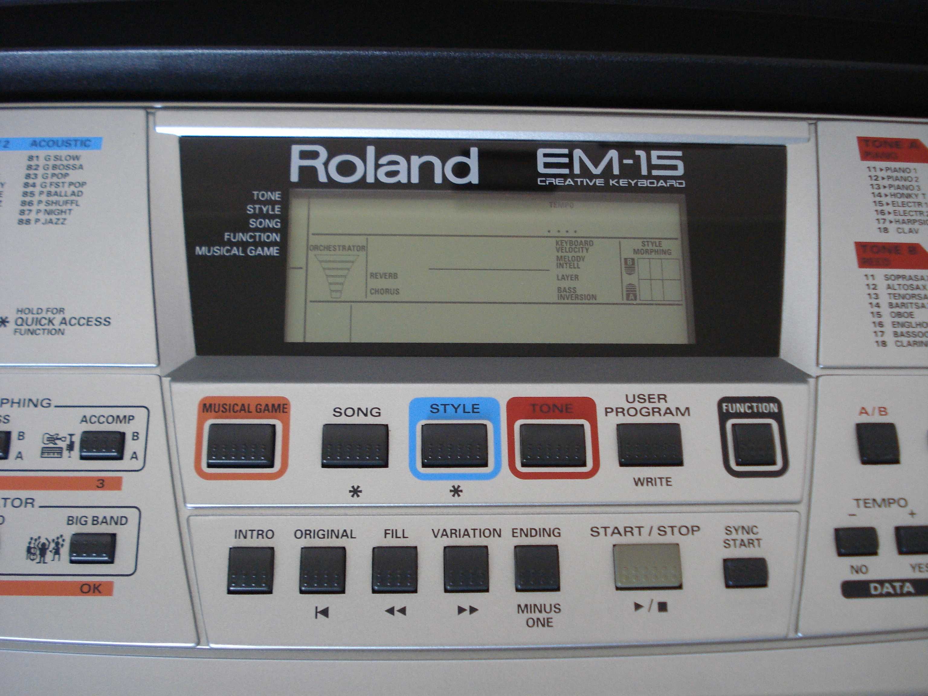 Синтезатор "Roland" EM 15