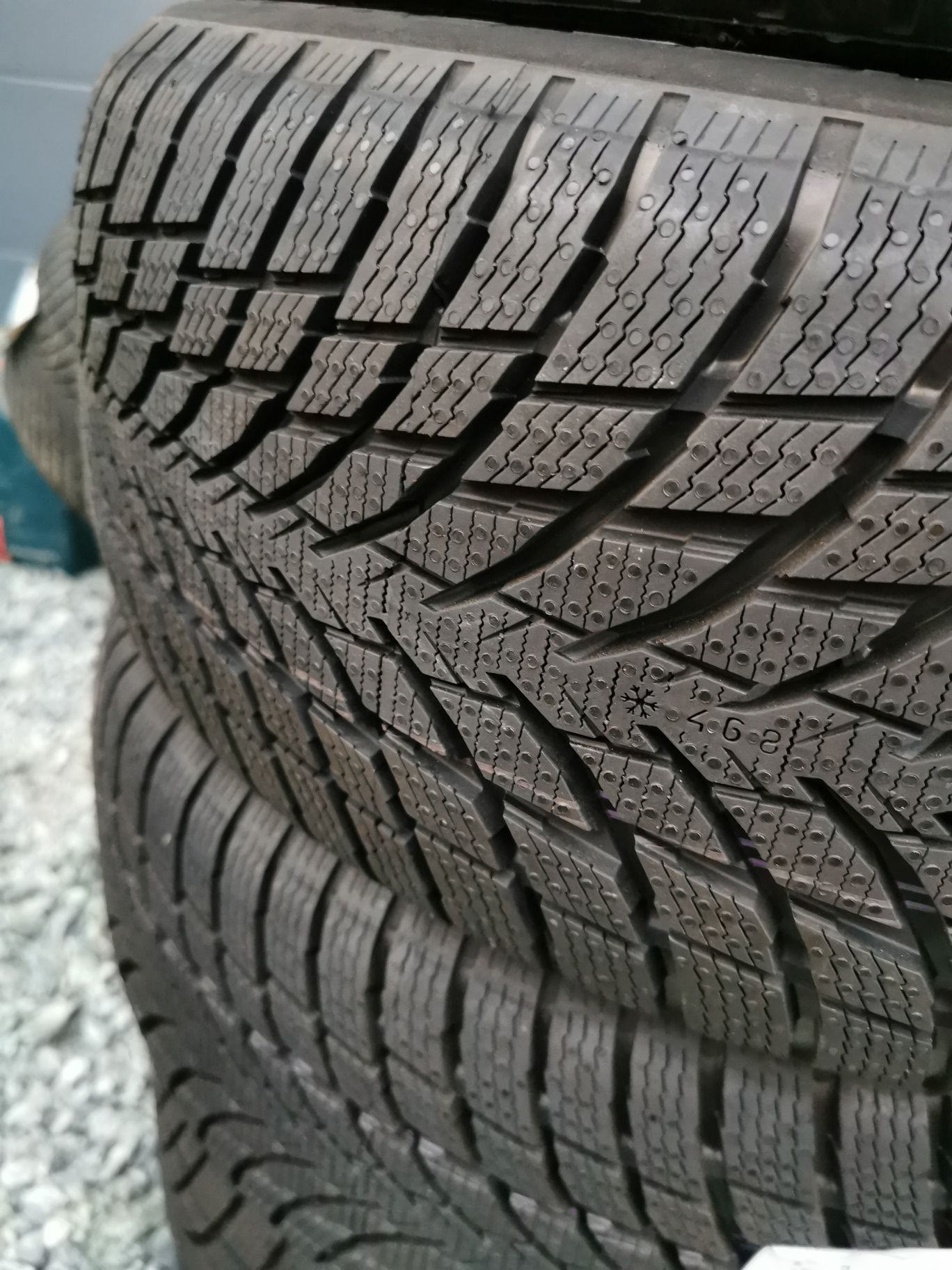 Opony zimowe Nokian SNOWPROOF 215/50 r 17 95V XL