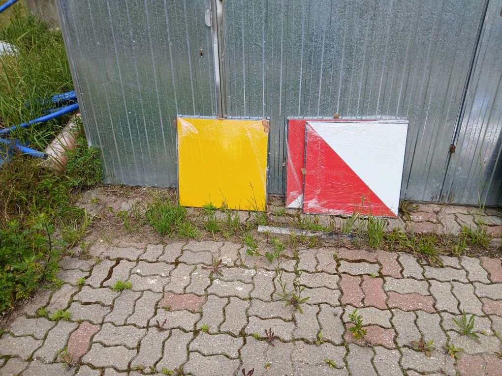 Znaki drogowe I i II generacji nowe i używane  kpl