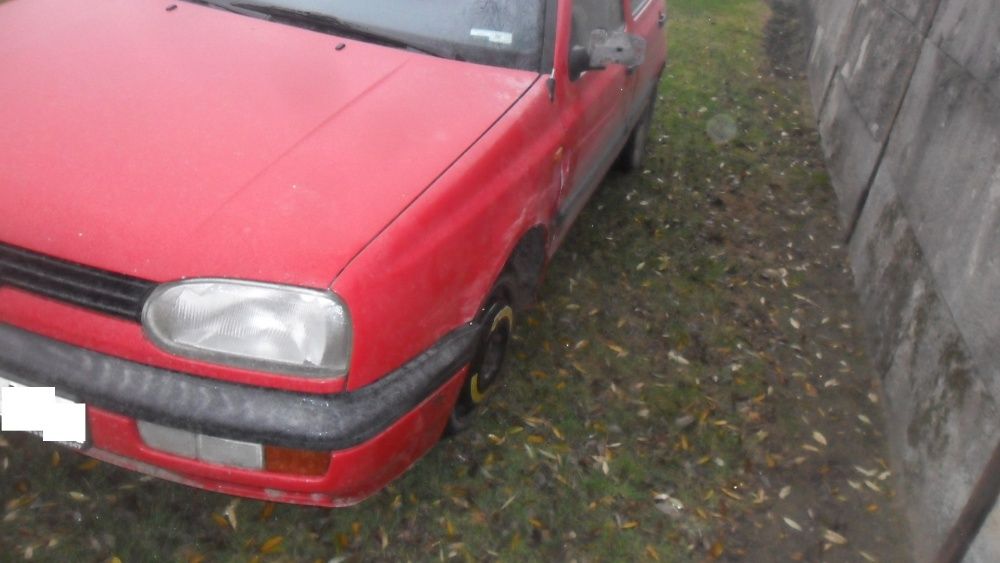Volkswagen Golf III,1,8 benzyna,5 drzwi,hak,czerwony,na części
