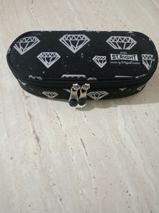 Piórnik etui czarny saszetka ST.RIGHT diamenty