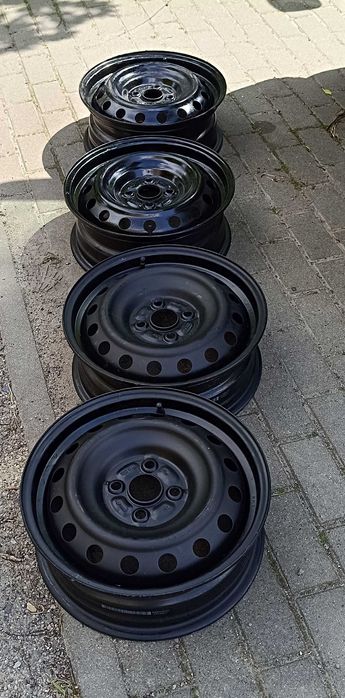 Felgi stalowe 15" Toyota Yaris komplet + śruby + kołpaki