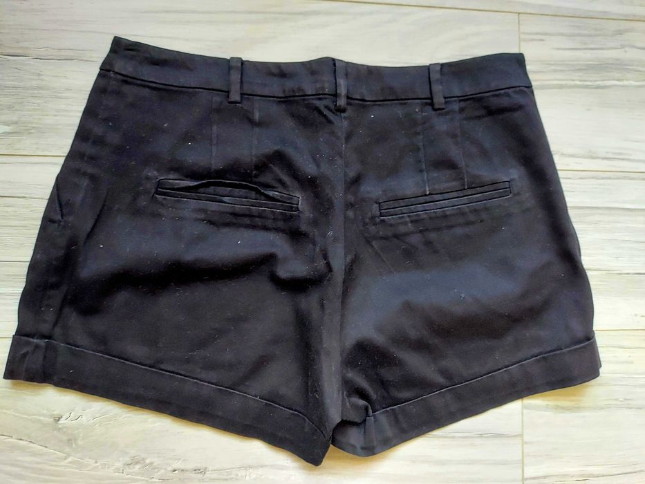 Czarne eleganckie krótkie spodenki podwijane H&M r. 38 / M