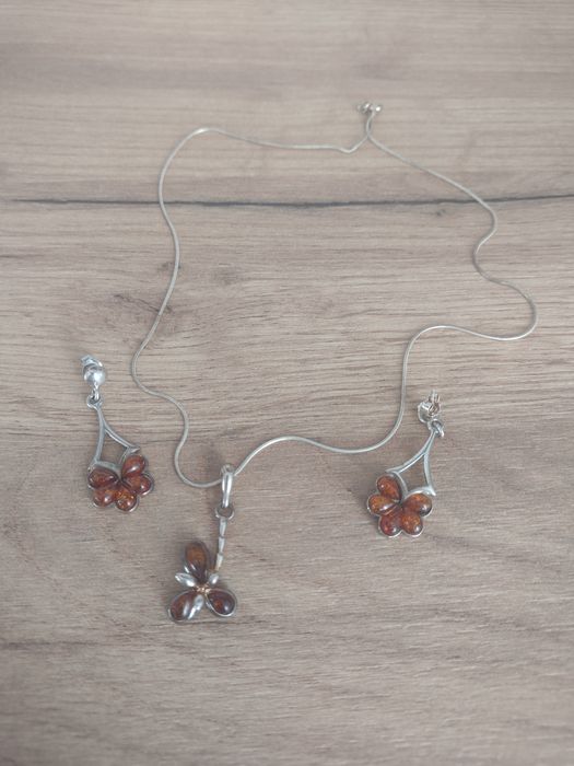 Piękny zestaw z bursztynem