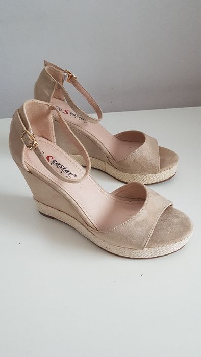 Zamszowe sandały na koturnie Seastar r. 39