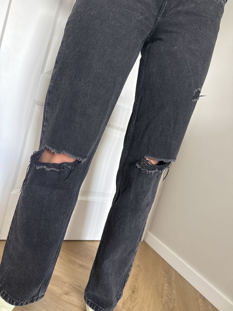 Straight czarne jeansy 32 xxs szerokie z dziurami