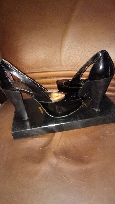 Женские туфли кожанные лаковые