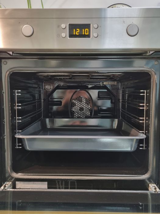 Надійна духова шафа духовка пічка плита Beko