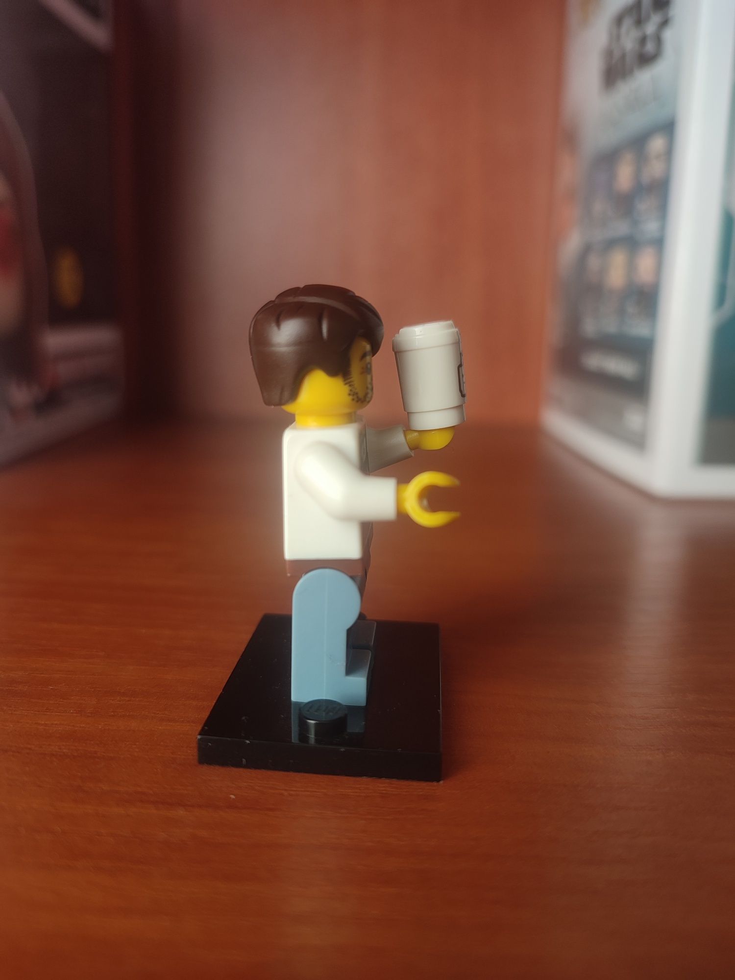 LEGO minifigures Barista.