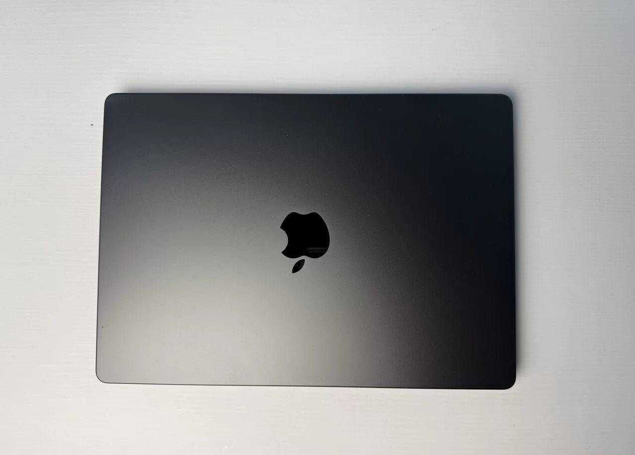 MacBook Pro 14 2023 M3 18Gb/1Tb 90 циклов