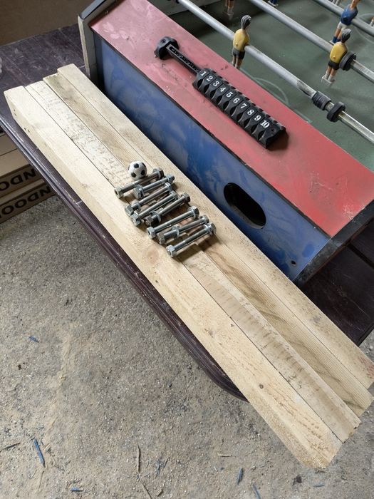 Piłkarzyki stołowe gra