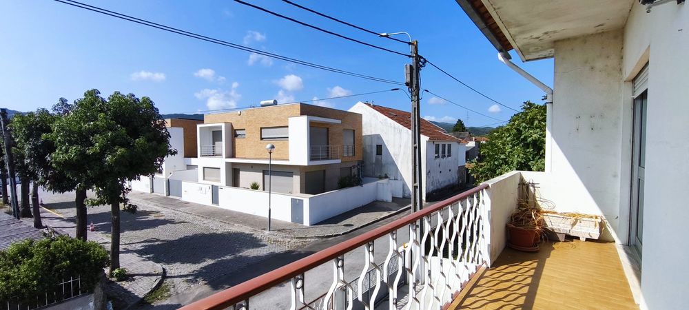Apartamento T3 com varandas, garagem e sótão