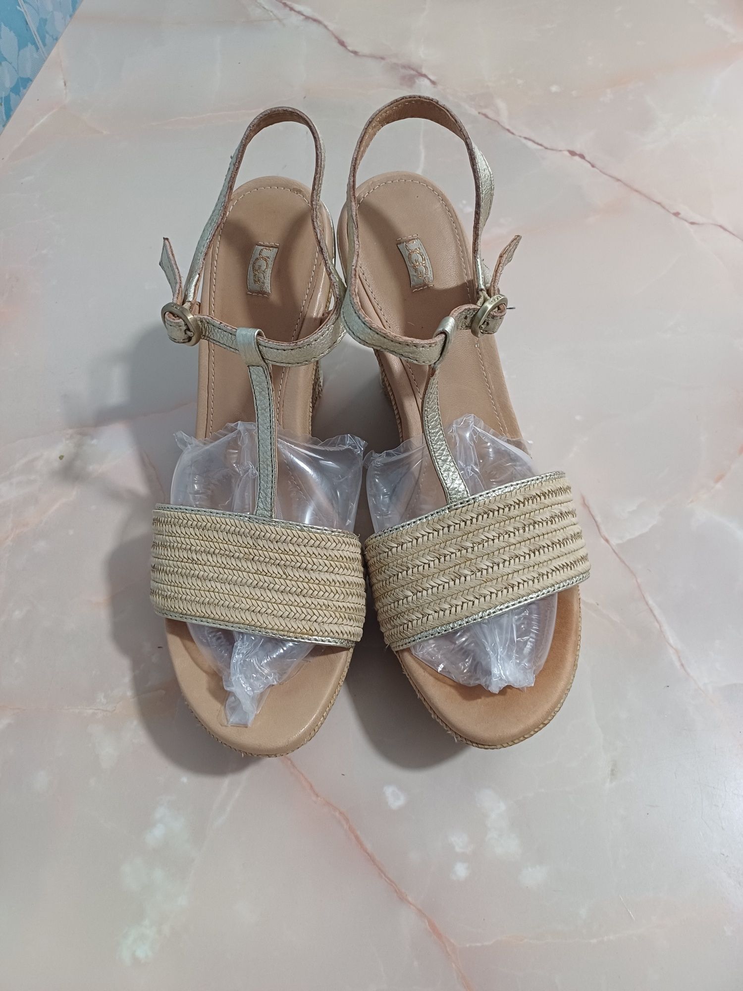 Еспадрільї жіночі шкіряні UGG