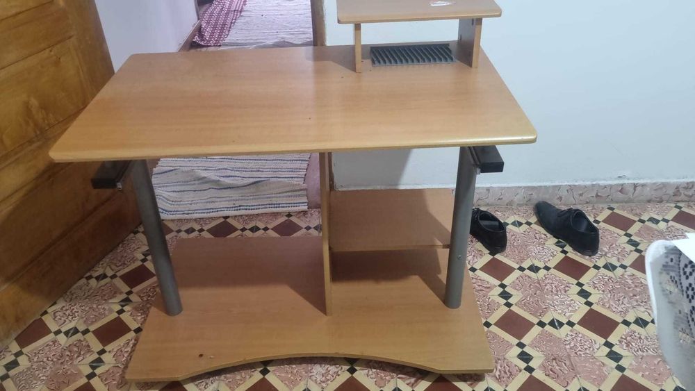 Secretária de Escritório/Estudante