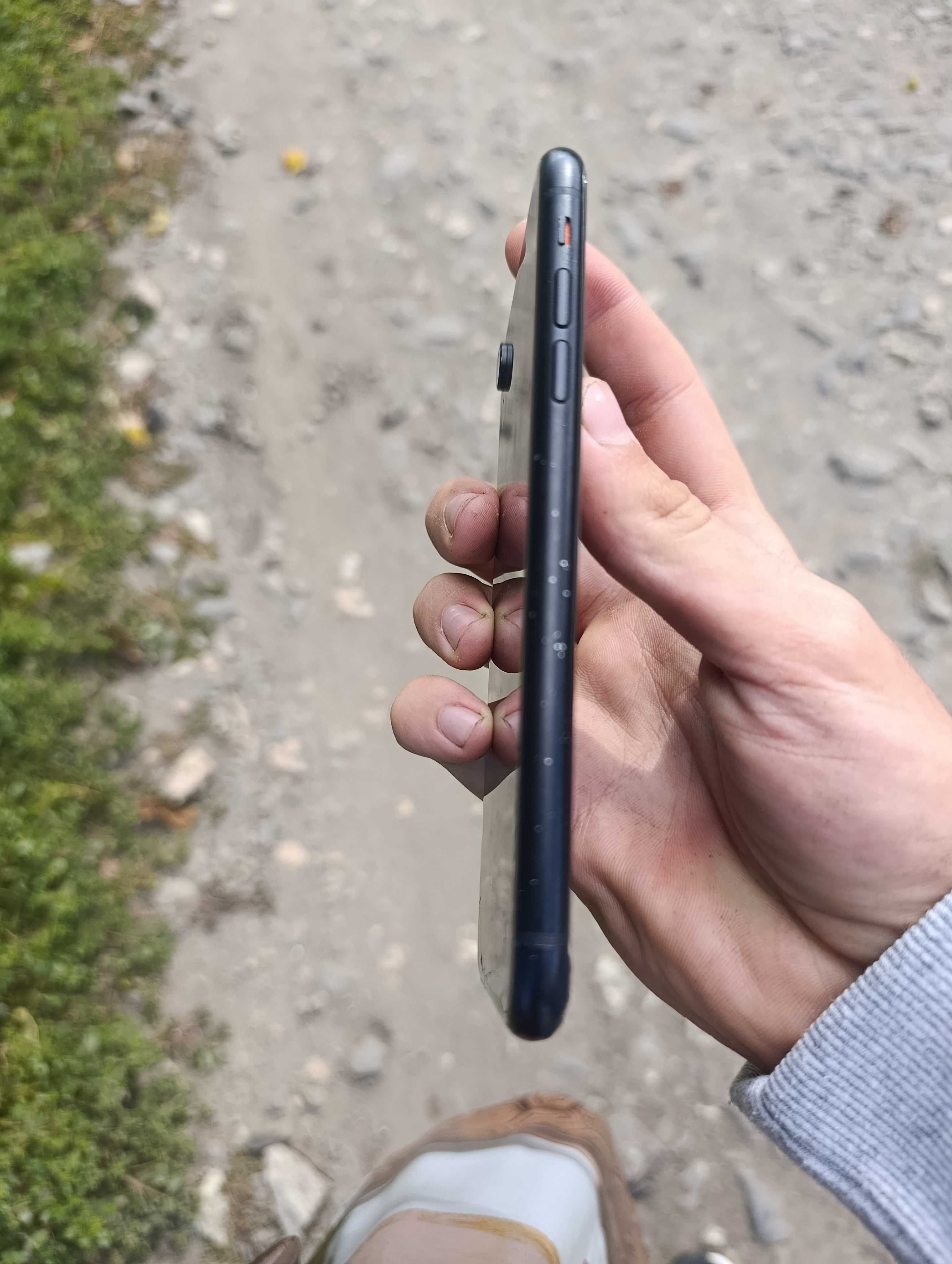 iphone xr 128 80% батарея