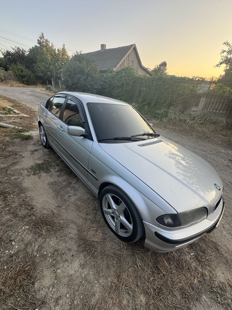 Продам BMW E46 2.0 на ручке