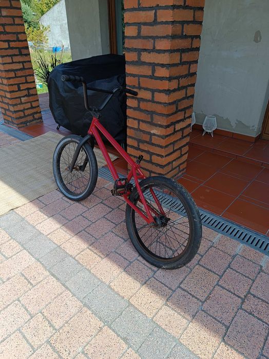Rower bmx czerwony