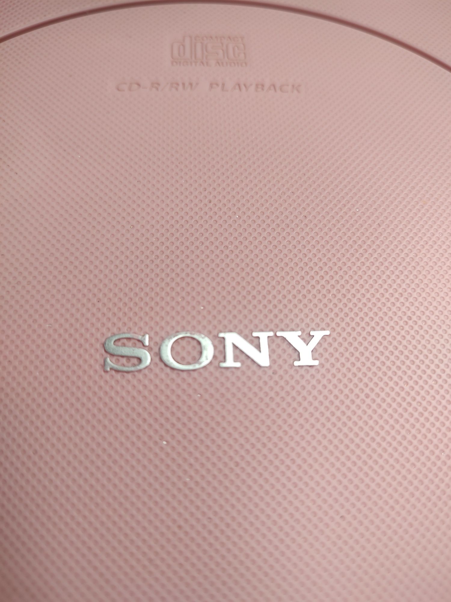 Radio i cd Sony w pięknym rożowym kolorze.