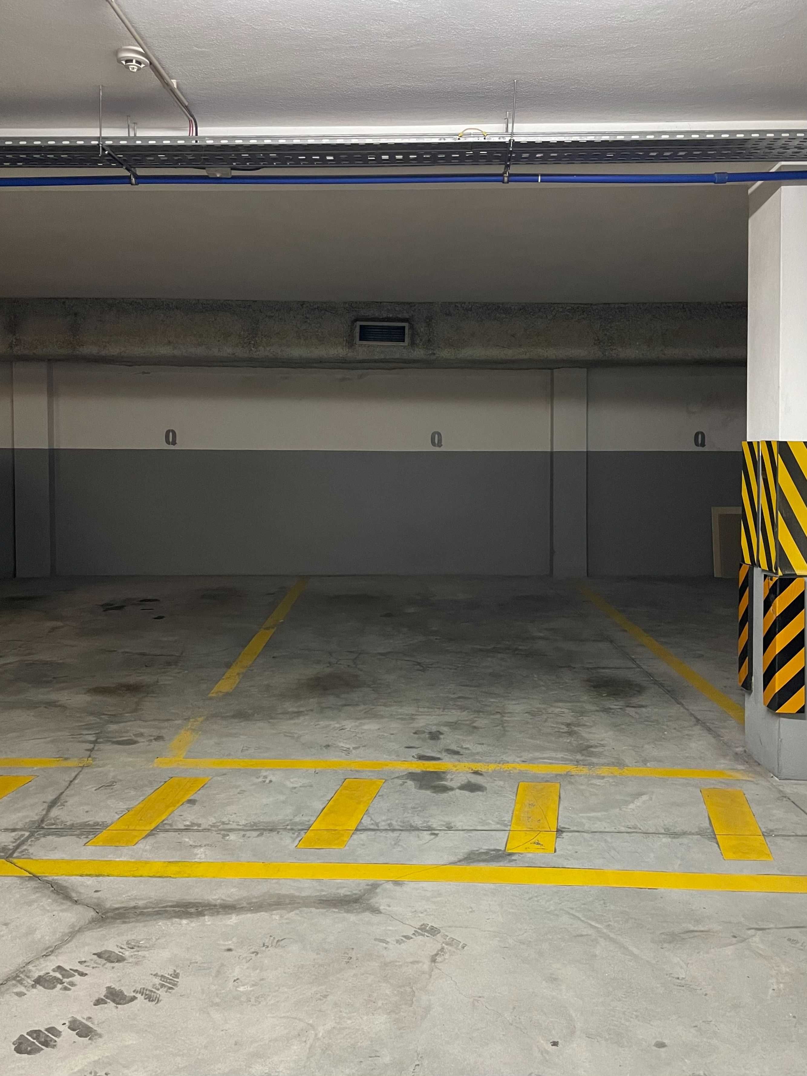 lugar garagem centro do Porto // parking garage space