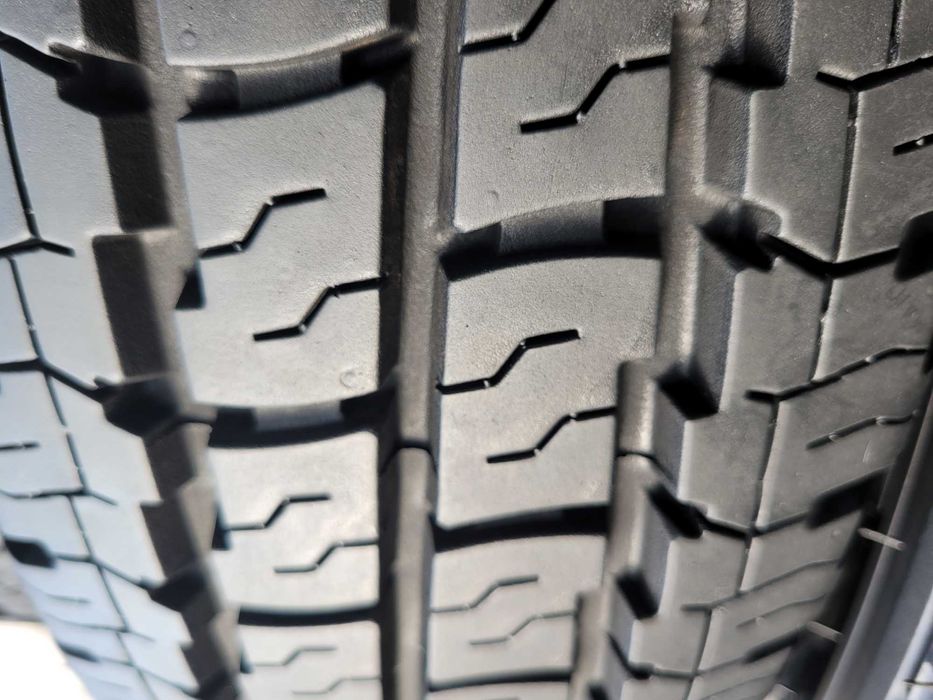 205 /75   R 16 C    Taurus