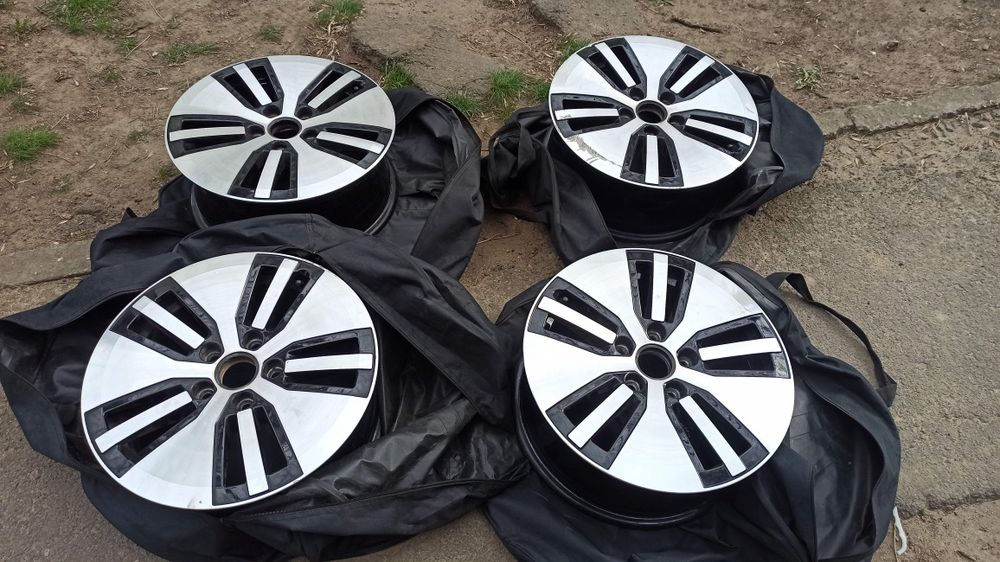 E golf 7 диски на е гольф 7 R16 et46 оригінальні 8800гр комплект