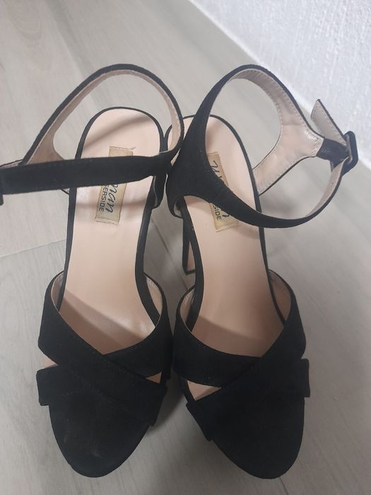 Sandálias usadas 2 vezes