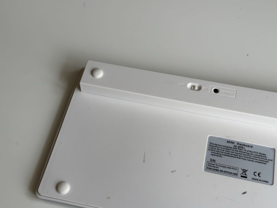 Клавіатура Apple A1243 б/в без однієї кнопки