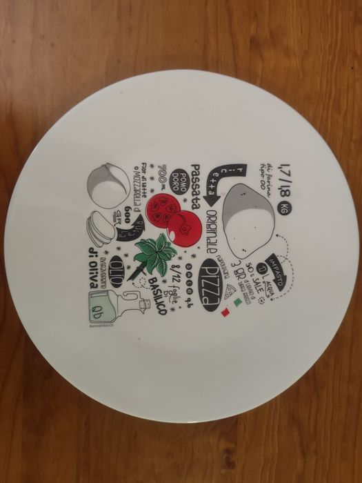 Louça e pratos em bom estado