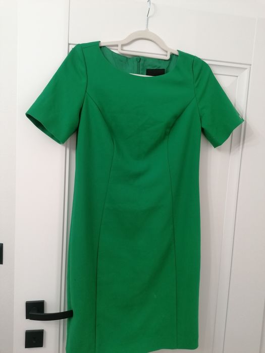 Sukienka w kolorze żywej zieleni