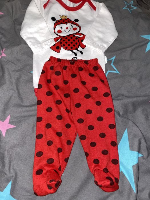 Комплект из боди и ползунков,новое