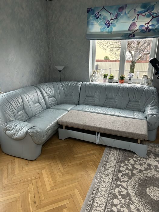 Кутовий диван шкіряний голубий