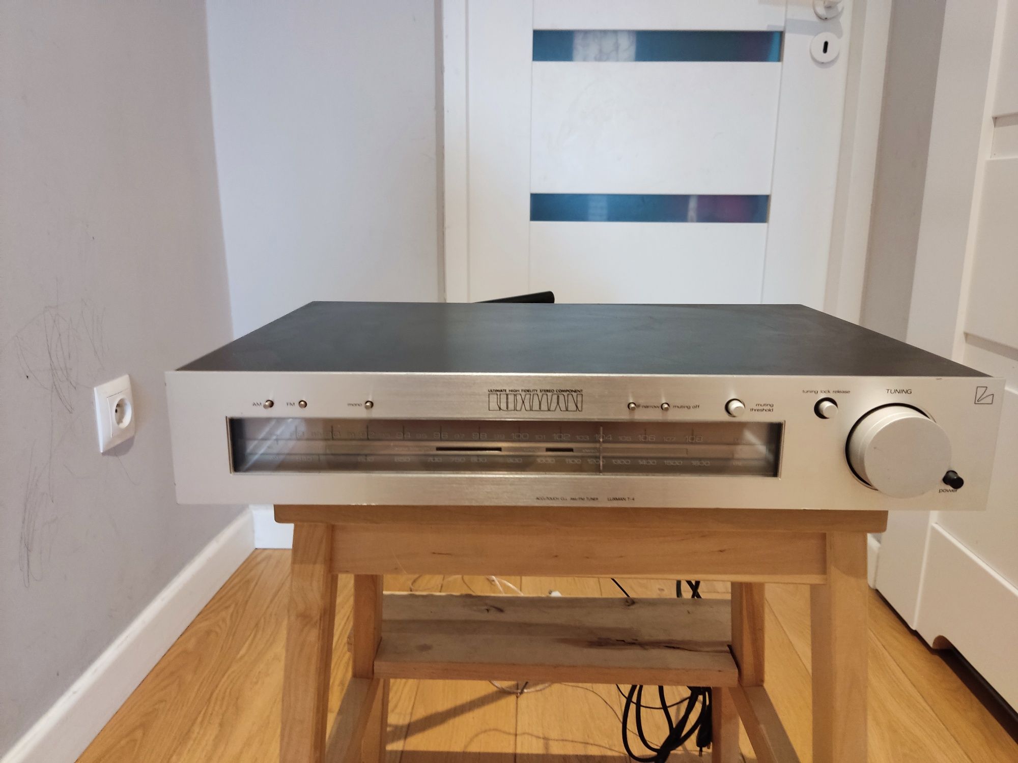 Luxman T-4 świetny analogowy tuner FM/AM | funkcjonalność AccuTouch