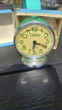 Антикварные часы будильник " Слава"