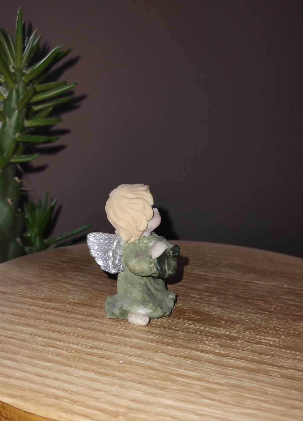 Aniołek z harfą, figurka, zielony Aniołek