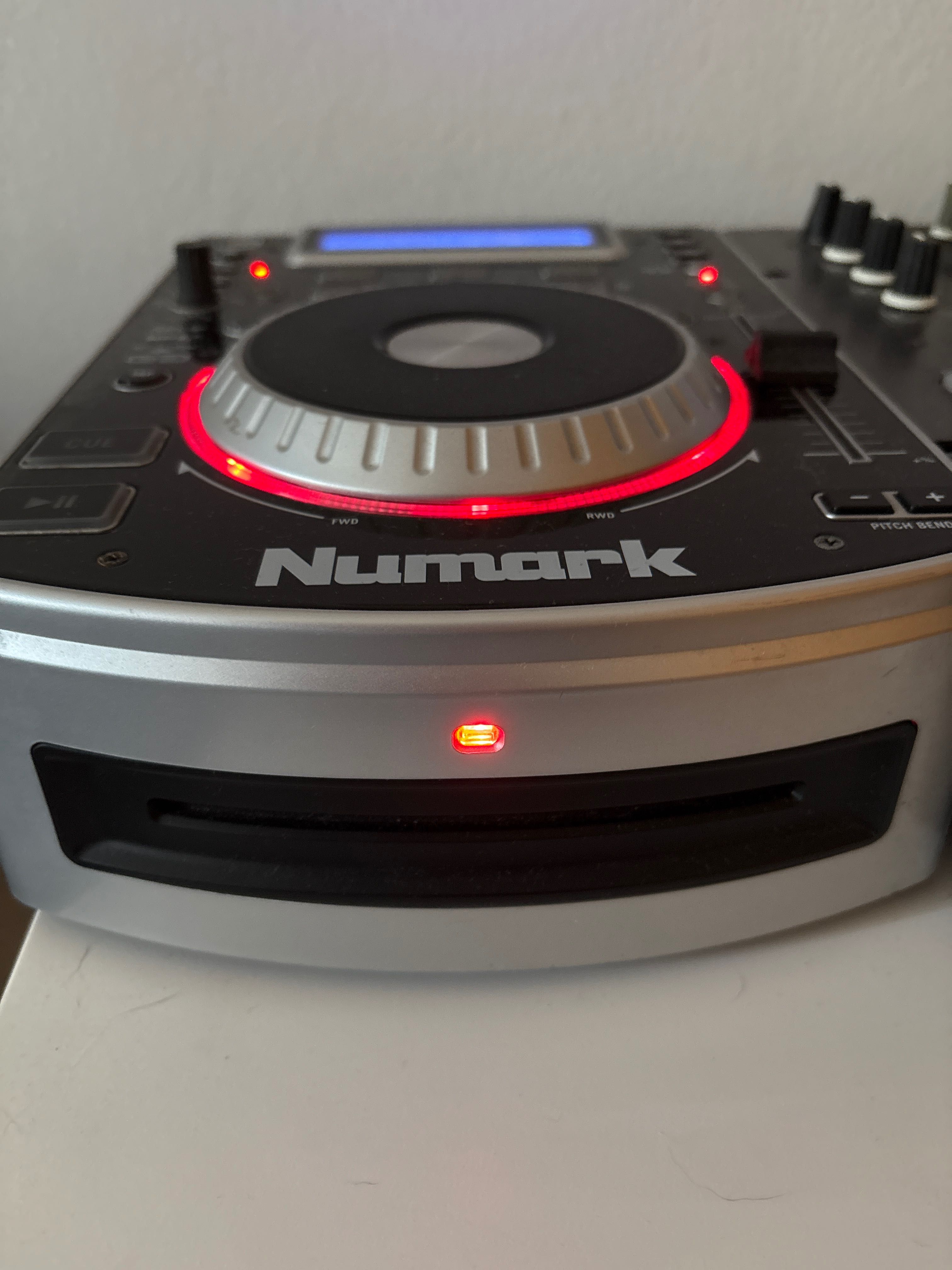 2 CDJ Numark + 1 mesa Pioneer