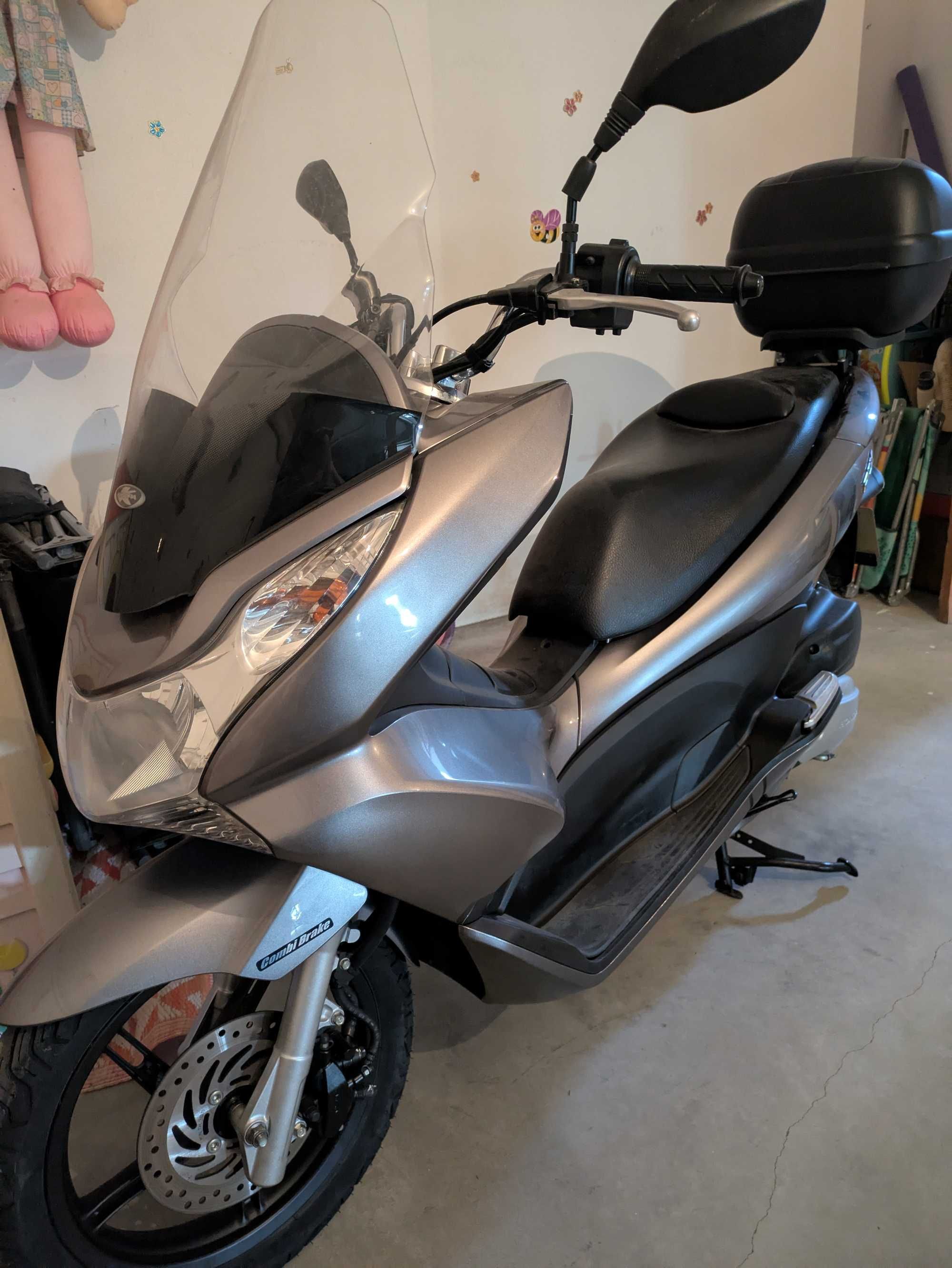 Honda PCX como nova