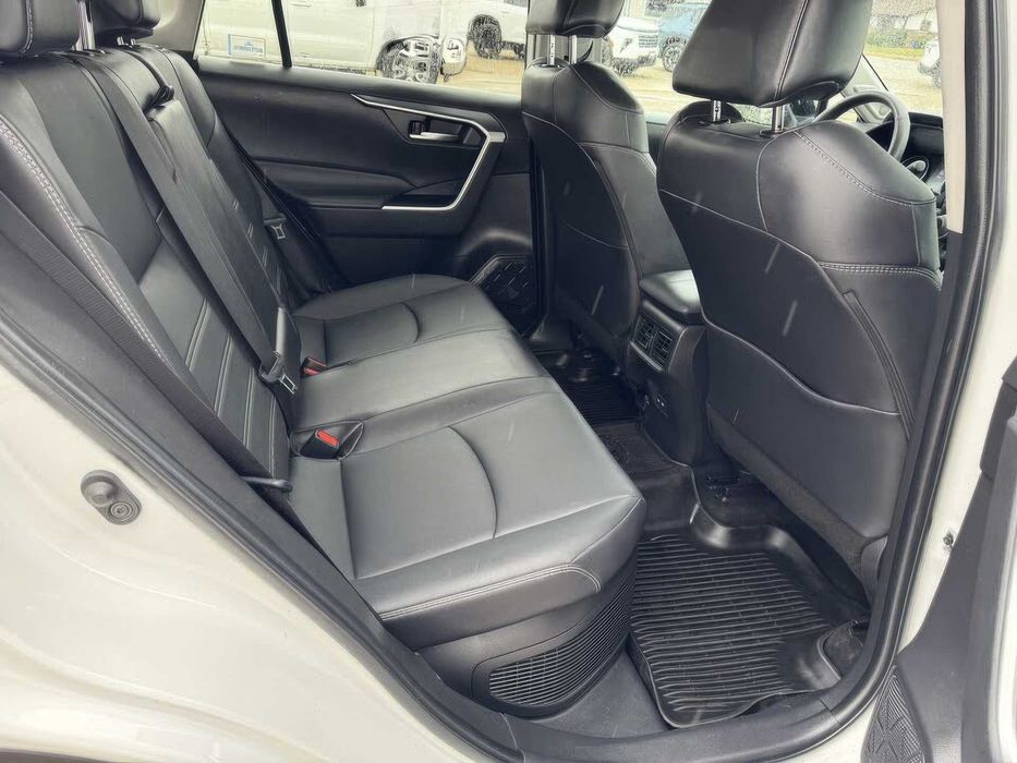 Toyota RAV4 Hybrid XLE Premium      2022
