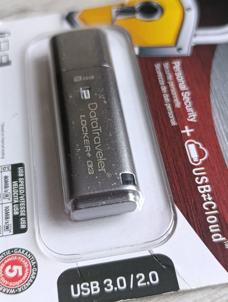 USB флеш накопичувач Kingston 8GB DataTraveler Locker+ G3 USB 3.0 (DTL