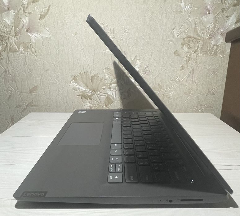 Продаю ноутбук, Lenovo V14/V15